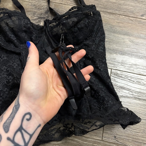 90s European Vintage Sunburst Lace Ruffle Hem Corset Top (Black) Size 34B/Small - Picture 6 of 8